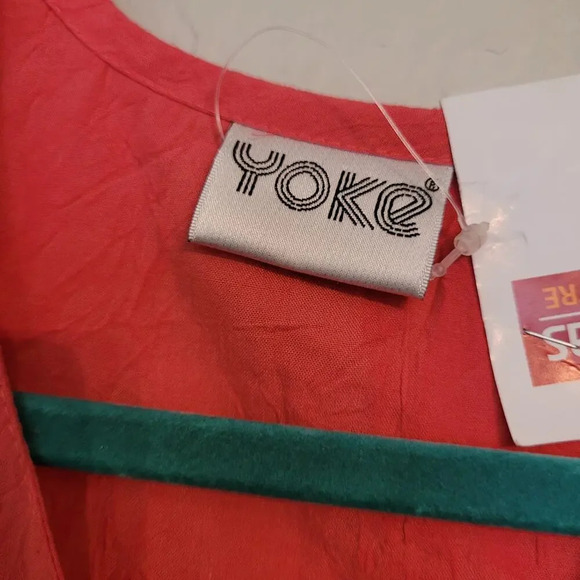 Vintage NWT Yoke Women's Button-Up Top Floral Embroidered Short Sleeves Boho - Picture 2 of 9